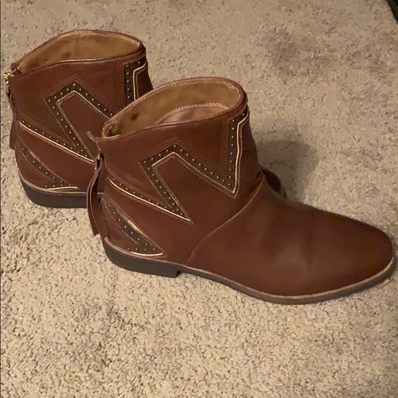 Worn Once! Ugg Sze 9 Booties w Gold stud Detailing - Picture 5 of 8